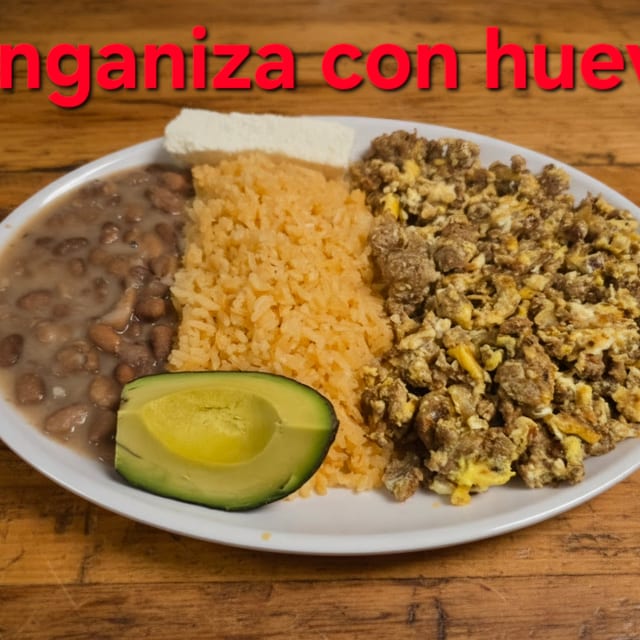 Longaniza con Huevo Plato.